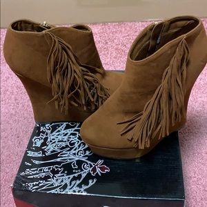 Liliana brand brown Wedges